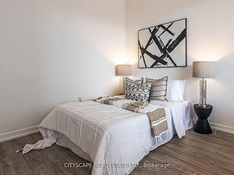 77 Shuter St #907 — Photo 8