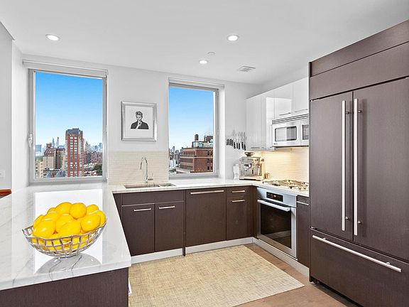 5th image of 240 Manhattan Ave #18-C