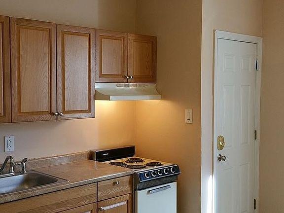 2nd image of 7028 Woodland Ave