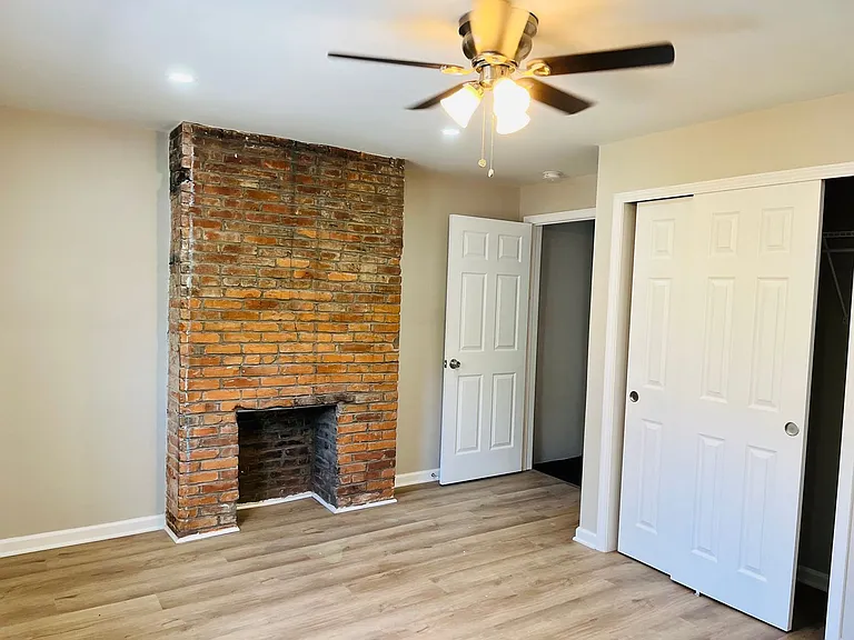 Two Bedroom rowhouse available in Northside August 1! — Photo 6