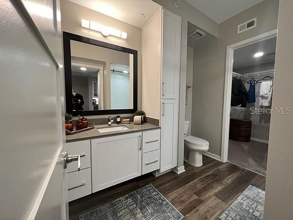 5th image of 221-1 NE Ivanhoe Blvd