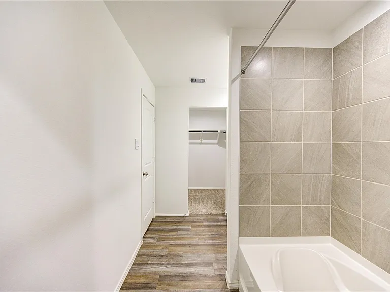 5406 Castlebury Meadows Dr — Photo 22