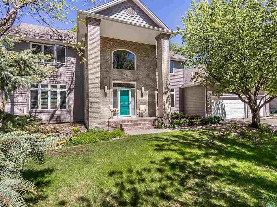 1st image of 208 E Saint Andrews Dr