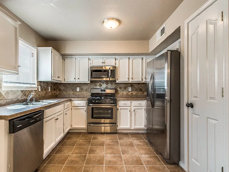 14240 Gil Reyes Dr — Photo 8