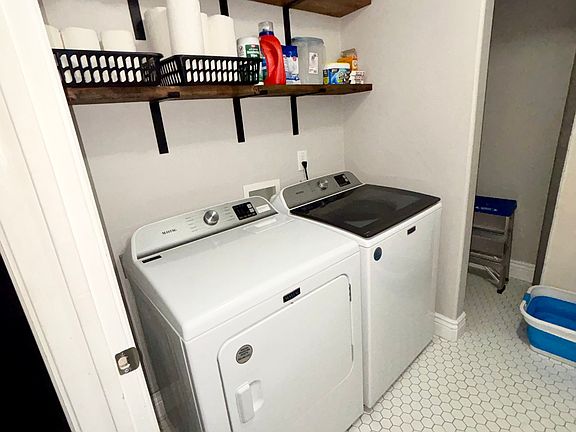 5th image of 126 E Resaca Dr