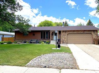 1957 McClellan Dr, Huron, SD 57350