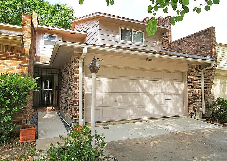 Super convenient Inside the Loop Bellaire location provides quick access to West Loop, 59, Westpark.