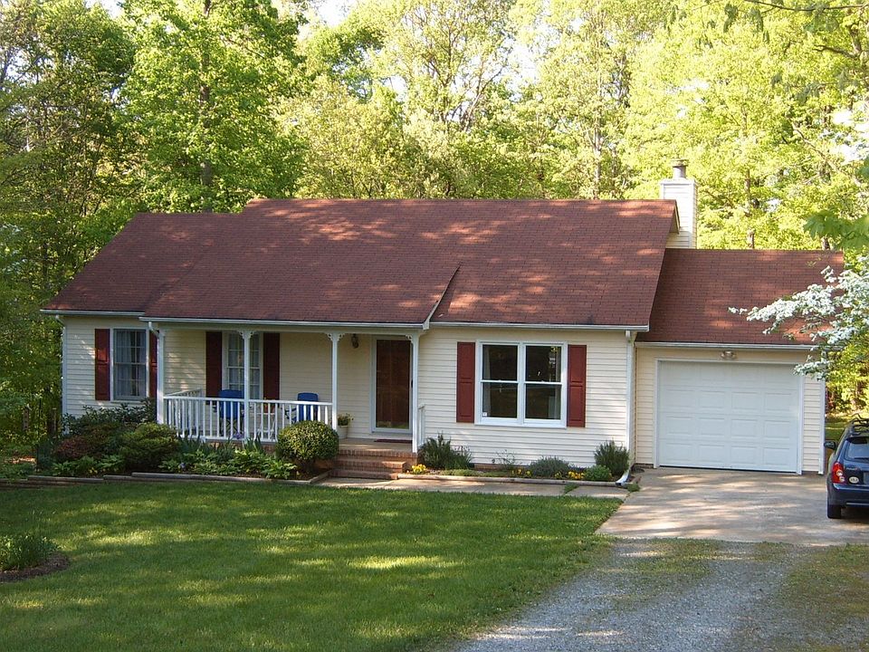 1st image of 320 Fox Trot Ln