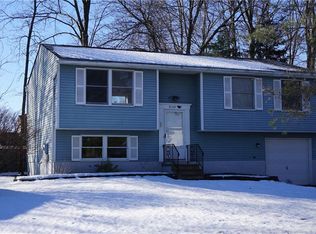 8148 Oldbury Rd, Liverpool, NY 13090