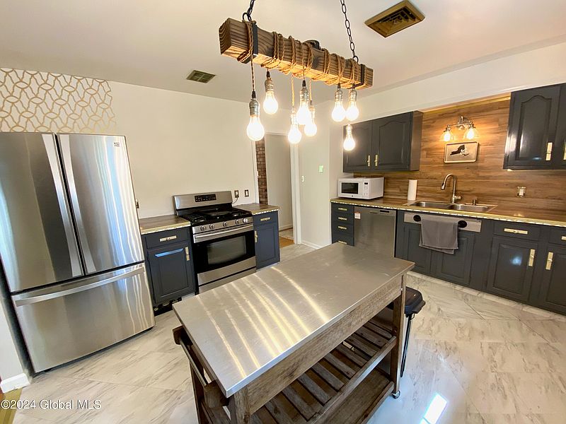 5th image of 3300 E Lydius Street