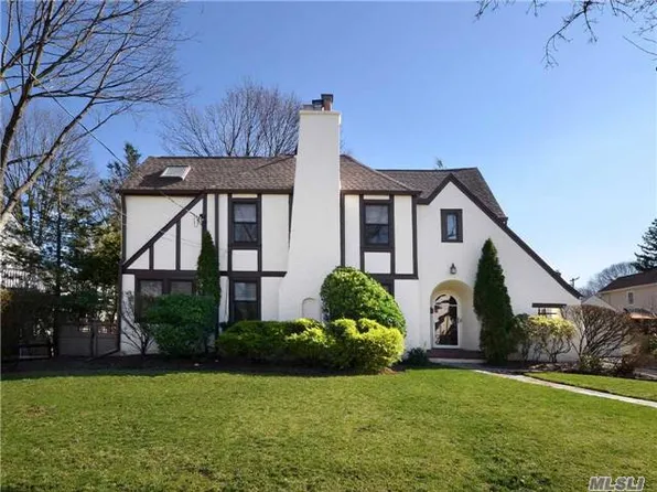 12 Ivy Way, Port Washington, NY 11050
