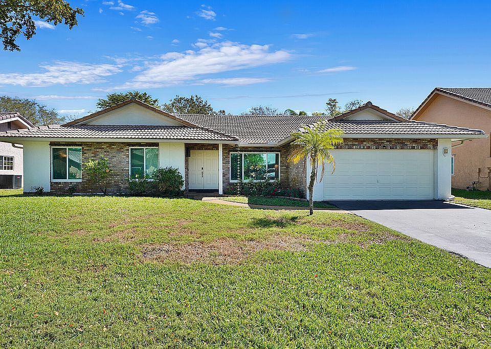 1st image of 687 NW 107th Ln