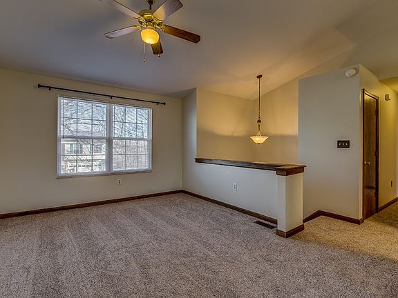 3rd image of 119 Green Hill Dr