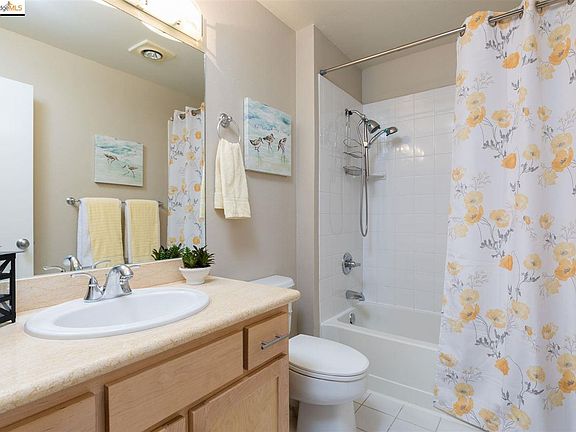 4th image of 53 Marina Lakes Dr