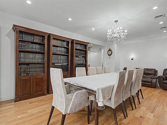 4th image of 151 Blauvelt #214