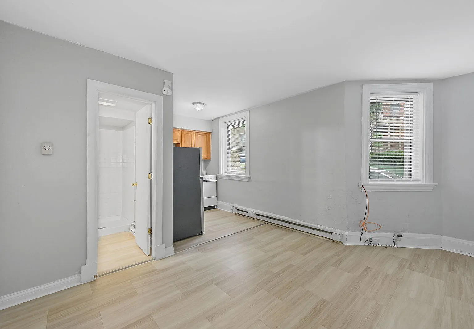 Studio, 1.0 bath, $895 — Photo 2