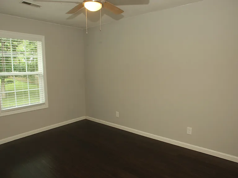 352 Longwood St — Photo 17