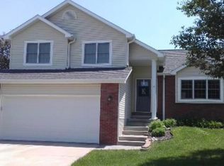 810 Columbine Cir, Hickman, NE 68372