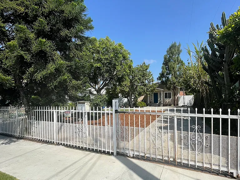 1759 W 35th St — Photo 19