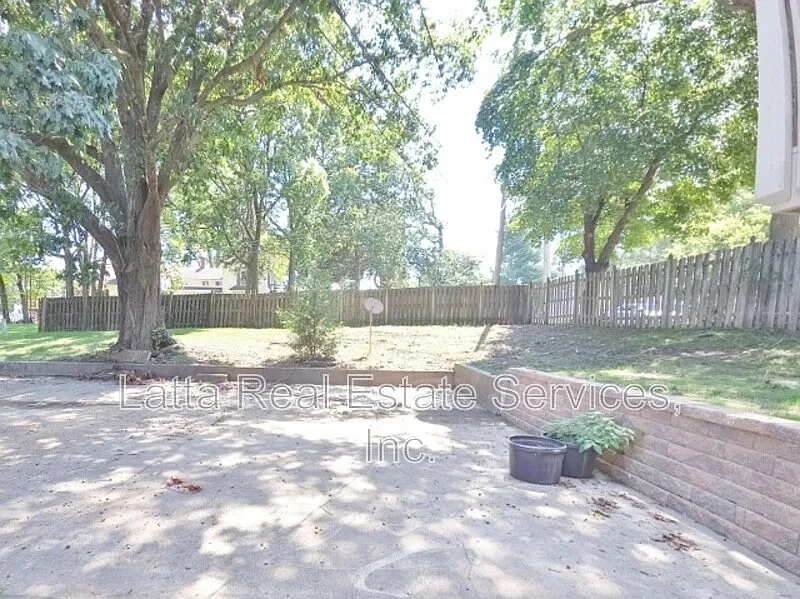 2 bed, 1.5 bath, 1116 sqft, $1,395 — Photo 3