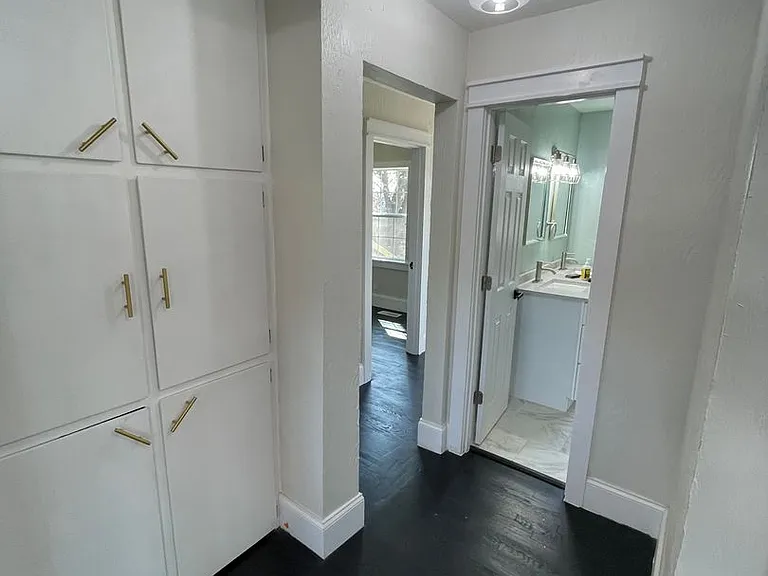 428 W Broadmoor St — Photo 16