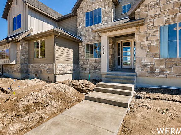 4th image of 1133 W Thursby Ct #127