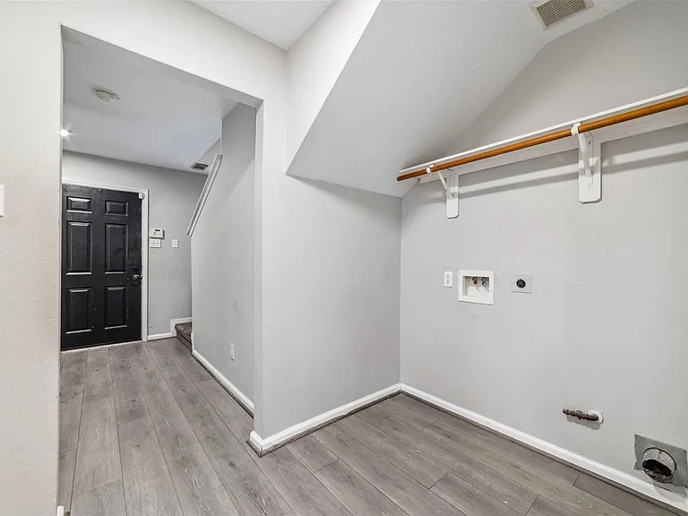10810 Meadow Walk Ln — Photo 11