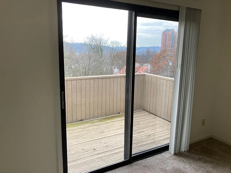 Grandin Club Apartments — Photo 11