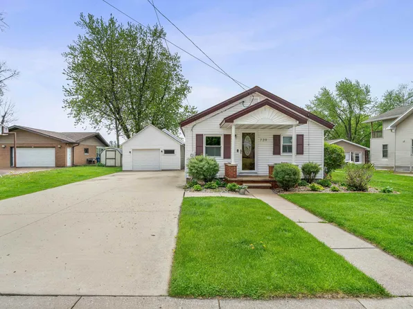 739 Park St, Wrightstown, WI 54180