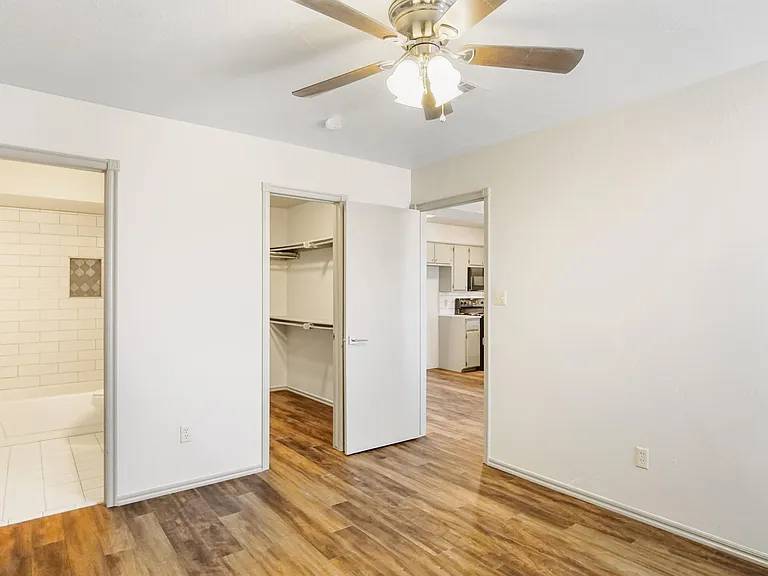 1000 Rambling Oaks Dr #6 — Photo 12