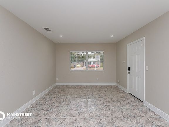 3rd image of 1204 E Palifox St