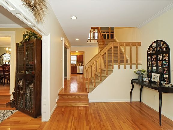 4th image of 416 Hoffman Ln