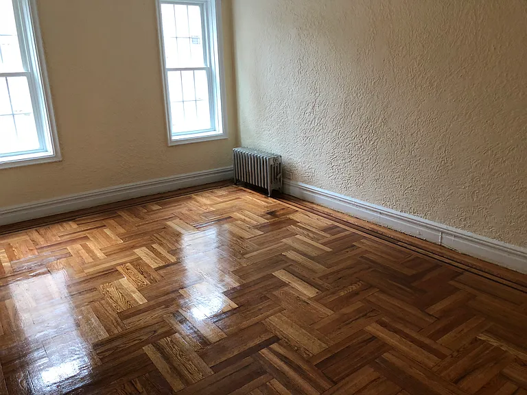 162-170 E 206th St #1A — Photo 1
