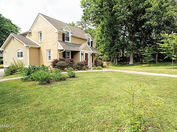 2nd image of 3033 NE Kenilworth Ln