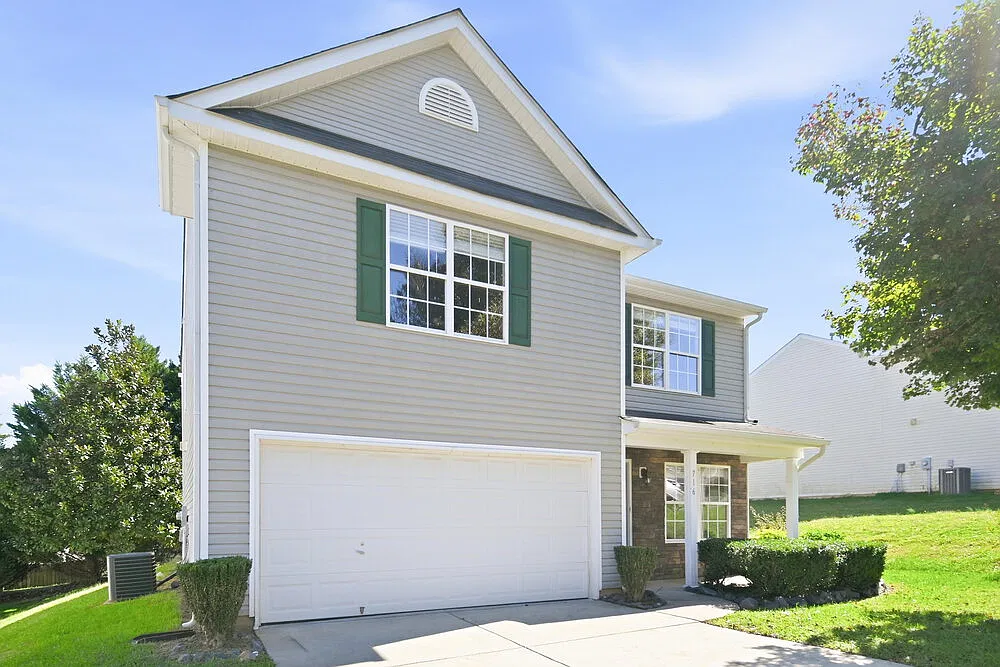 4 bed, 2.5 bath, 2089 sqft, $1,920 — Photo 4