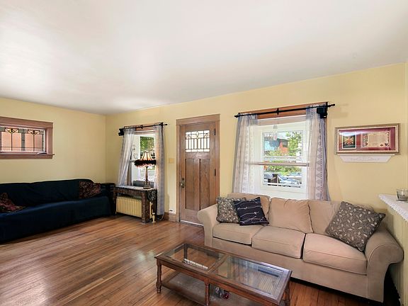 3rd image of 605 S Lyman Ave