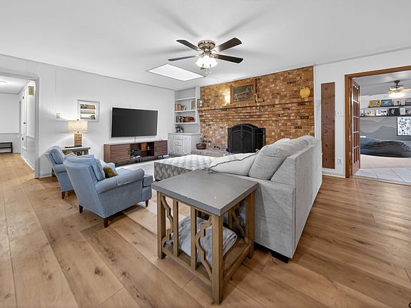 3rd image of 413 Asbury St