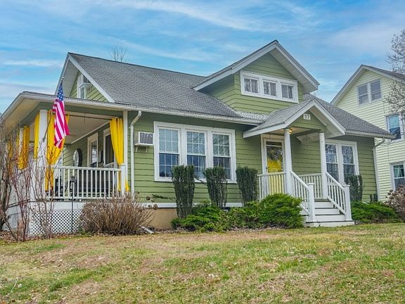 2nd image of 17 Main St