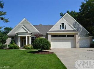 15467 Oak Ridge Dr, Spring Lake, MI 49456