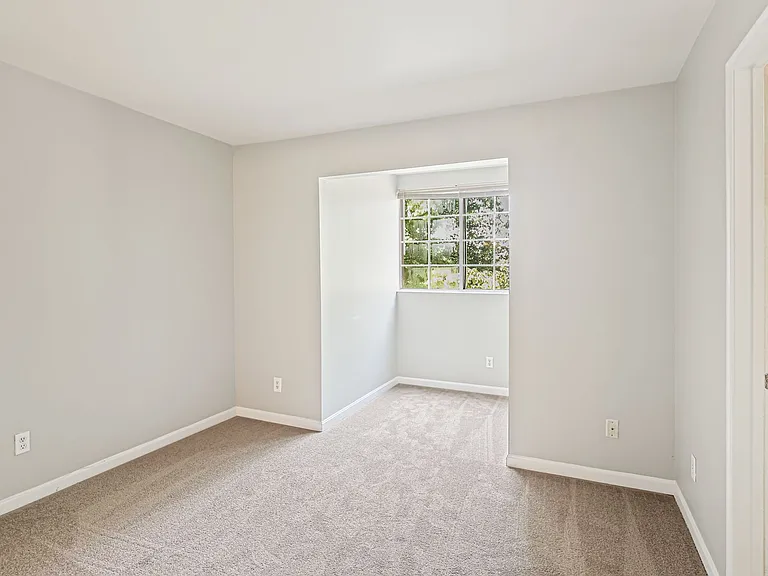 4906 Columbia Rd #8 — Photo 13