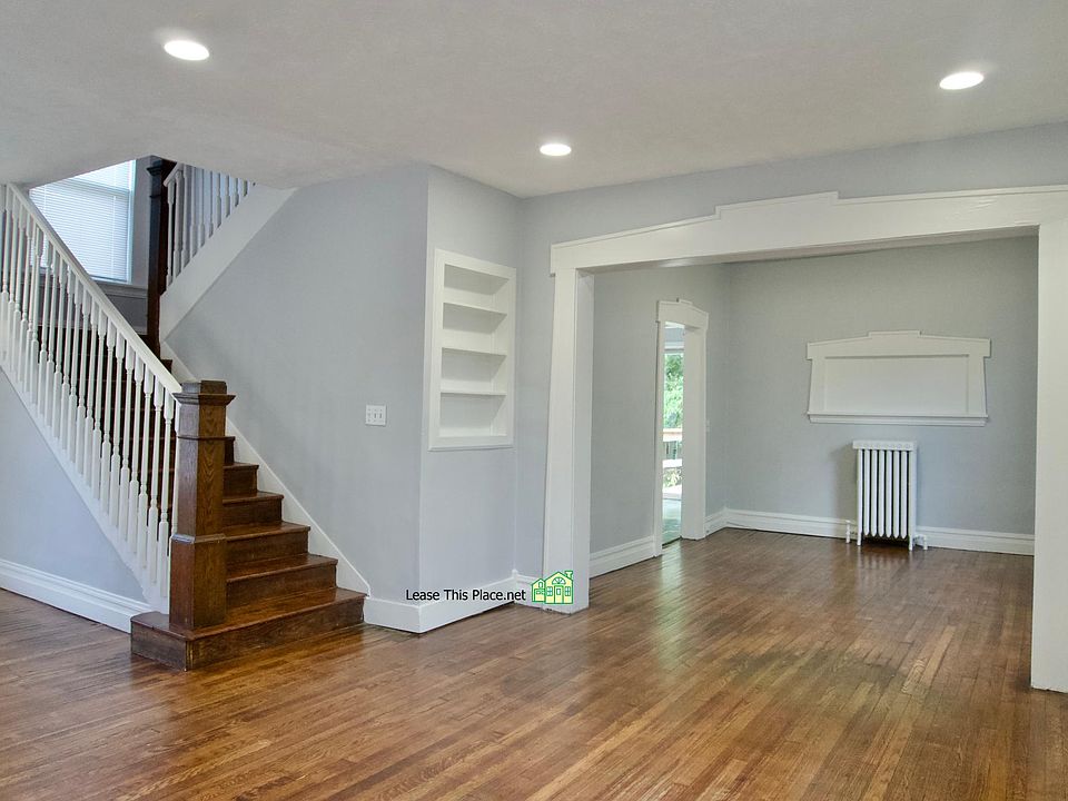 1st image of 129 Ann St NE