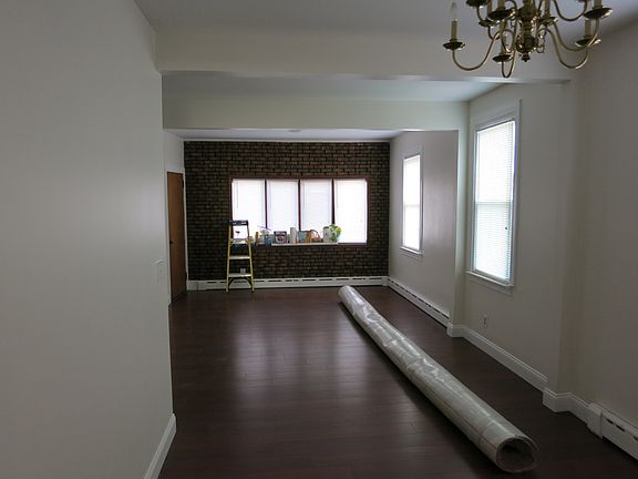 4th image of 308 N 9th Ave