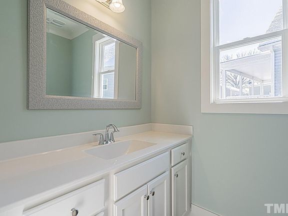 3rd image of 106 S Plum St