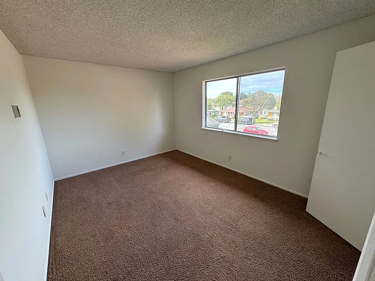 1212 Chalmette Ave — Photo 18
