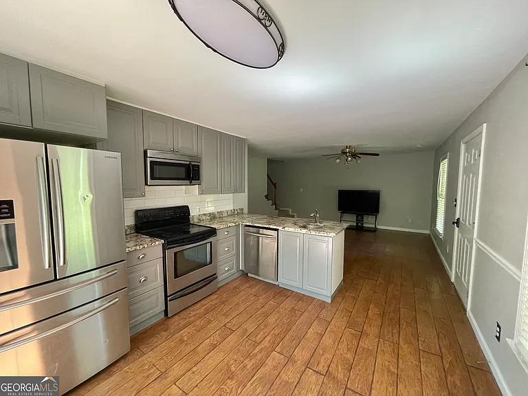 61 Clearwater Rd — Photo 5