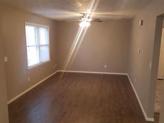 3rd image of 1303 N Oak St APT 1