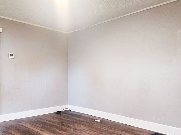 3rd image of 139 Benfield Ave