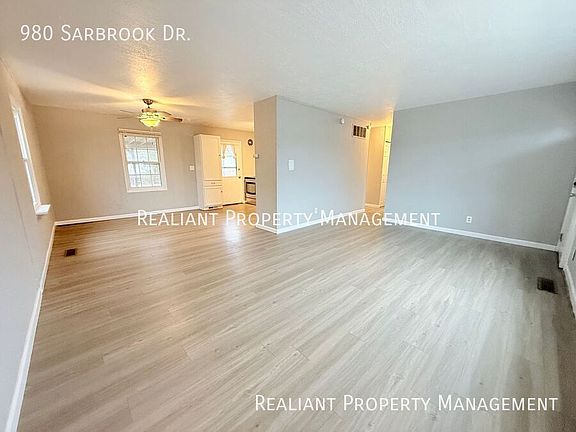 3rd image of 980 Sarbrook Dr
