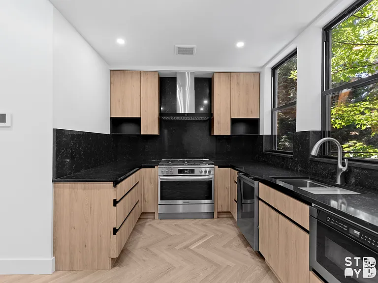 155 Monroe St #2A — Photo 6