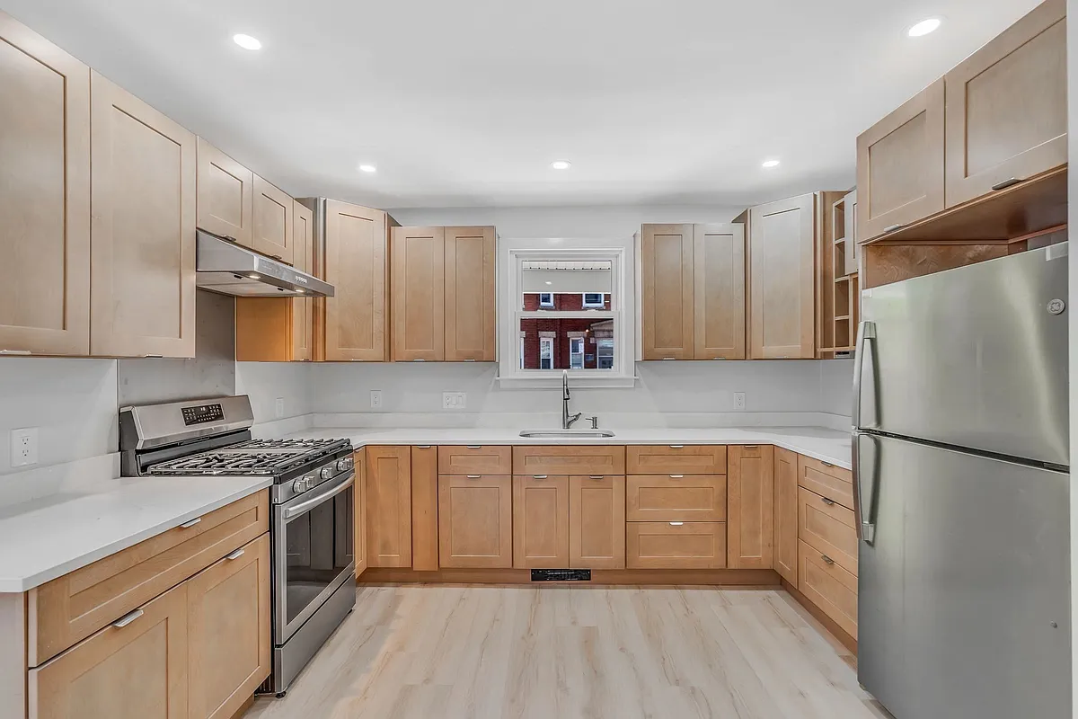 Kitchen - 74 Ruthven St #1